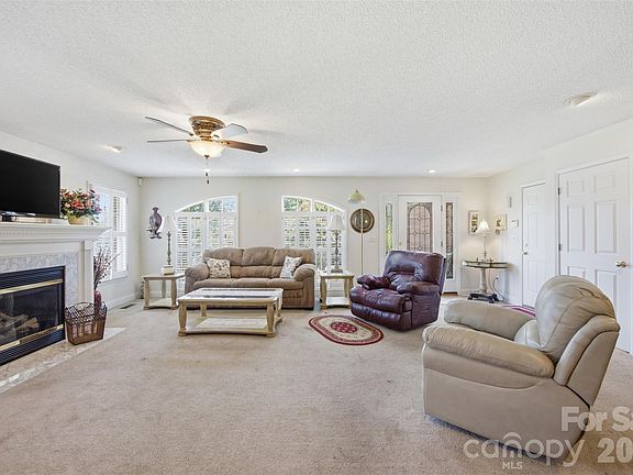 4th image of 211 Peachtree St
