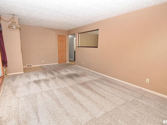 4th image of 2715 S Tiara Strip