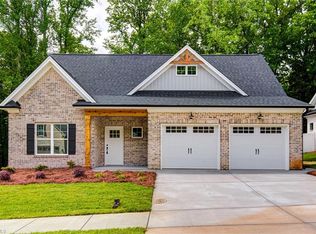 3721 Tanglewood Forest Dr, Clemmons, NC 27012