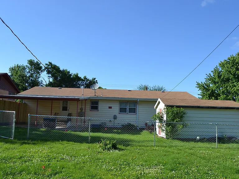 322 Webster St — Photo 2