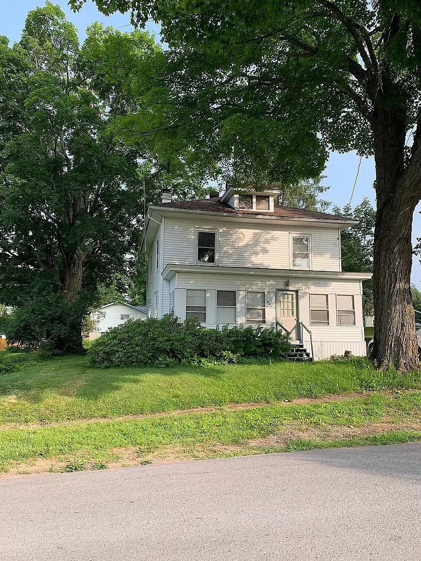 4 bed, 1912 sqft, $1,300 — Photo 1