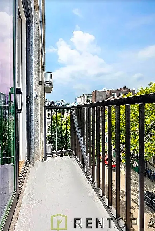 22 Frost Street — Photo 2
