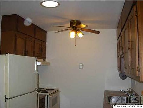 2nd image of 874C Balmoral Ct