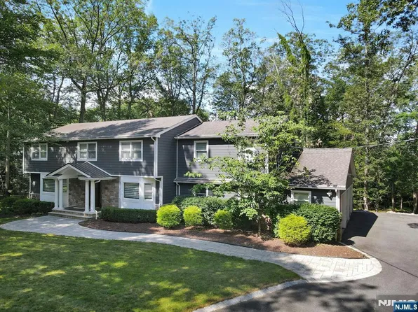 75 Apple Ridge Rd, Woodcliff Lake, NJ 07677