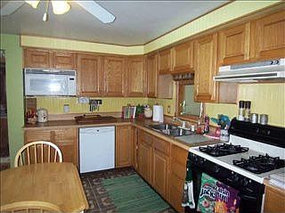 3rd image of 819 Sunset Ave