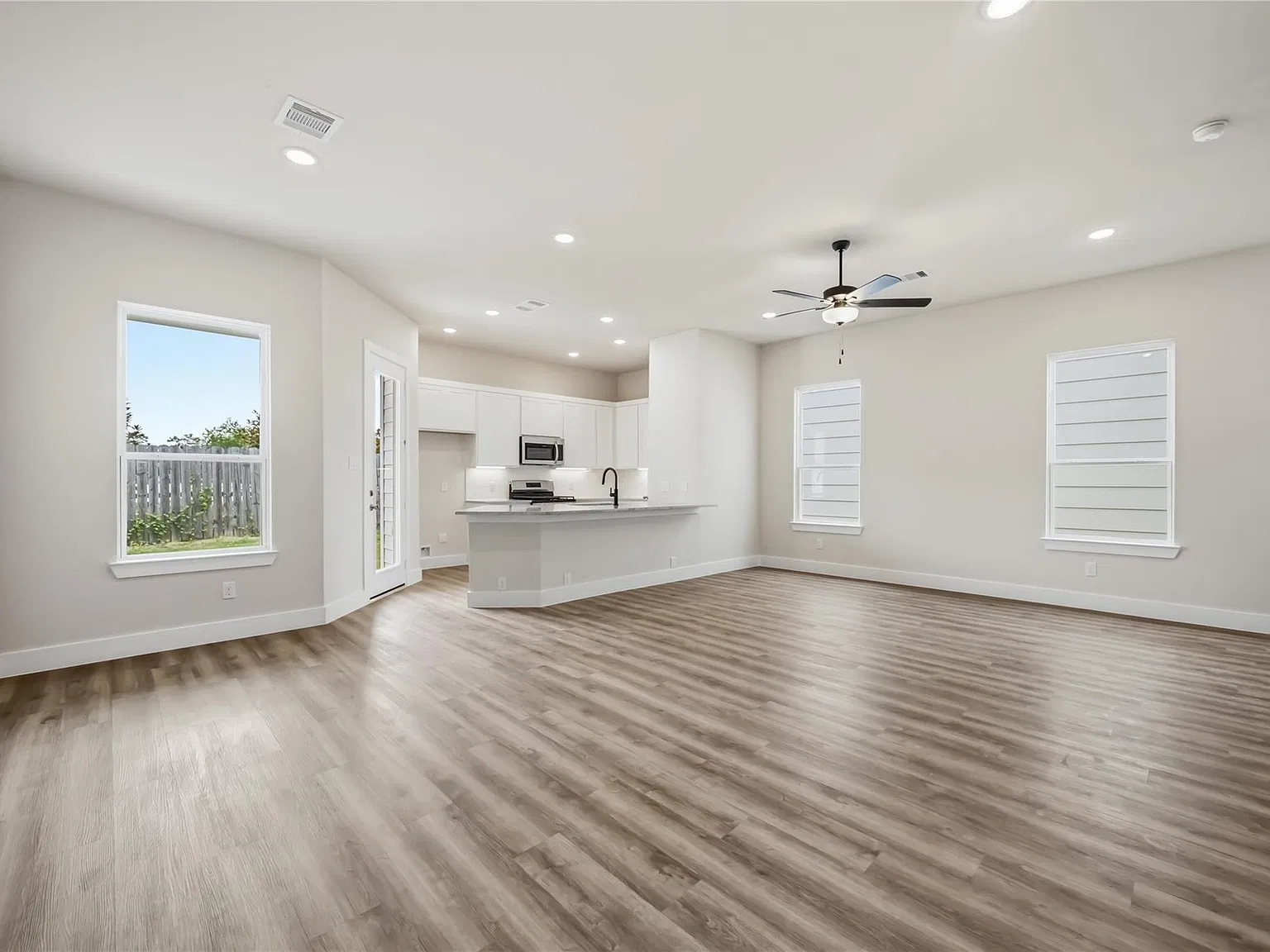 3 bed, 2.5 bath, 1630 sqft, $2,350 — Photo 3