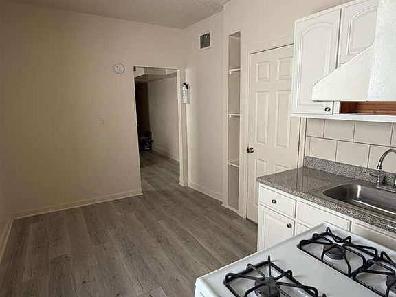 4th image of 220 Trumbull St APT 2