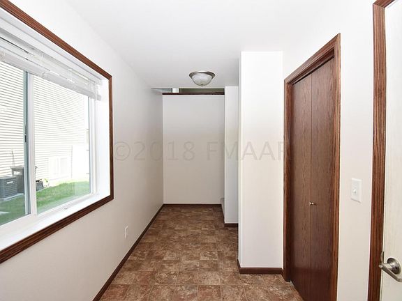 3rd image of 946 31st Ave W