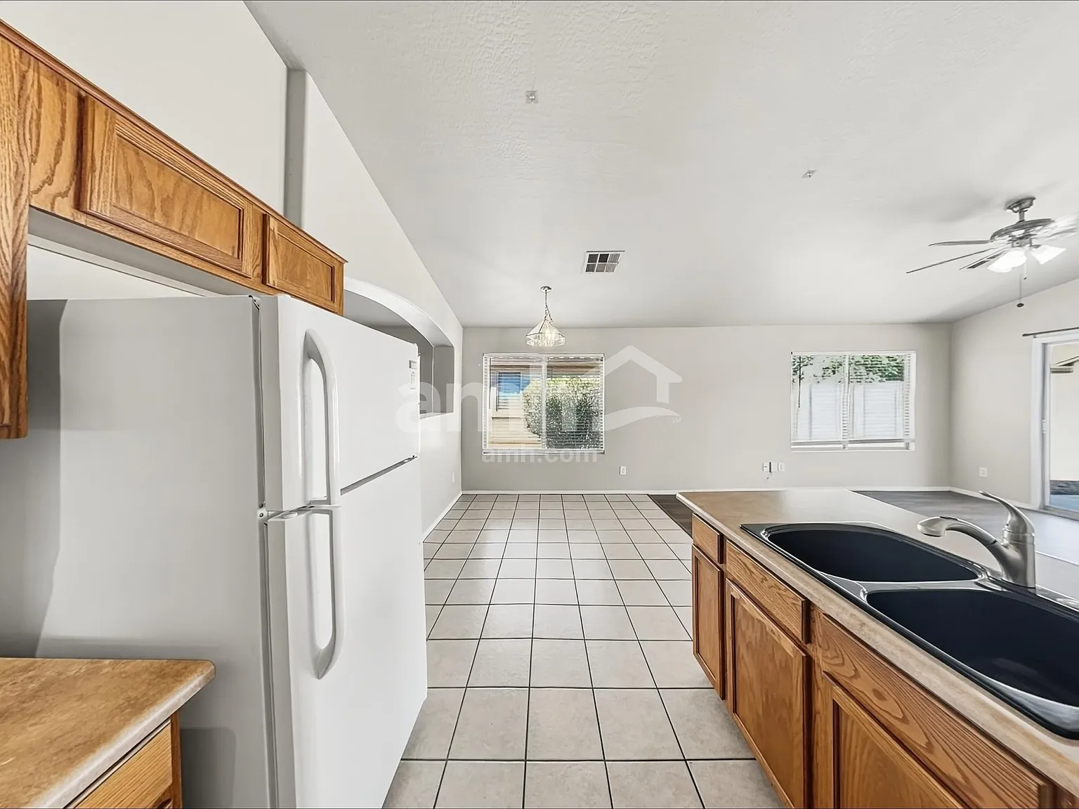 3 bed, 2.0 bath, 1305 sqft, $1,825 — Photo 4