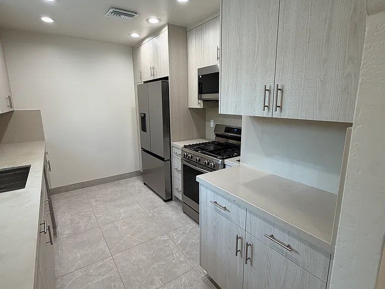 1090 E Verdugo Ave — Photo 9