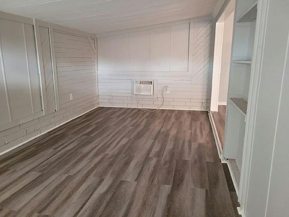 2nd image of 93202 1st St #202