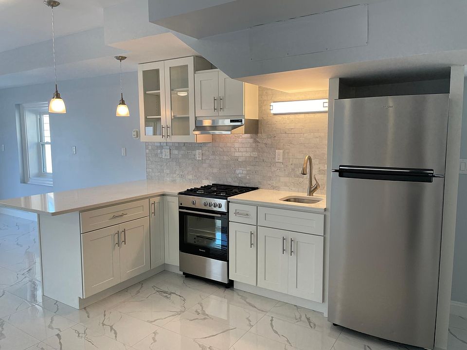1st image of 700 Monroe Blvd