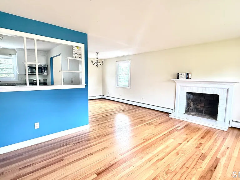 1519 Sullivan Ave — Photo 3