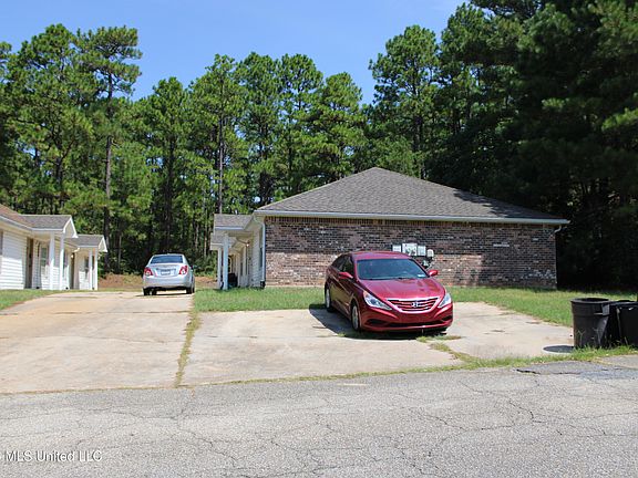 4th image of 154 N Wind Ridge Ln APT D