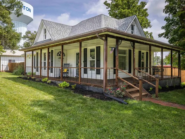 1024 W 6th St, Holton, KS 66436