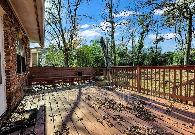 822 Linbard Ln — Photo 21