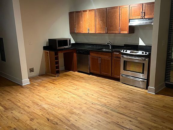 3rd image of 213 E Broad St #105