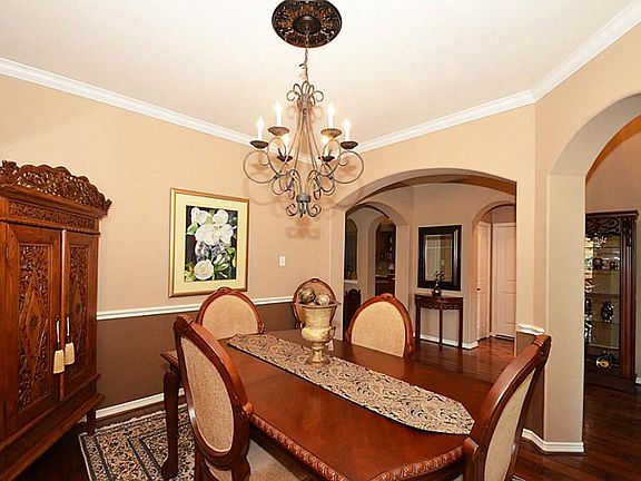 FORMAL DINING