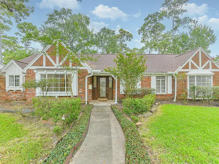 12223 Old Oaks Dr — Photo 1