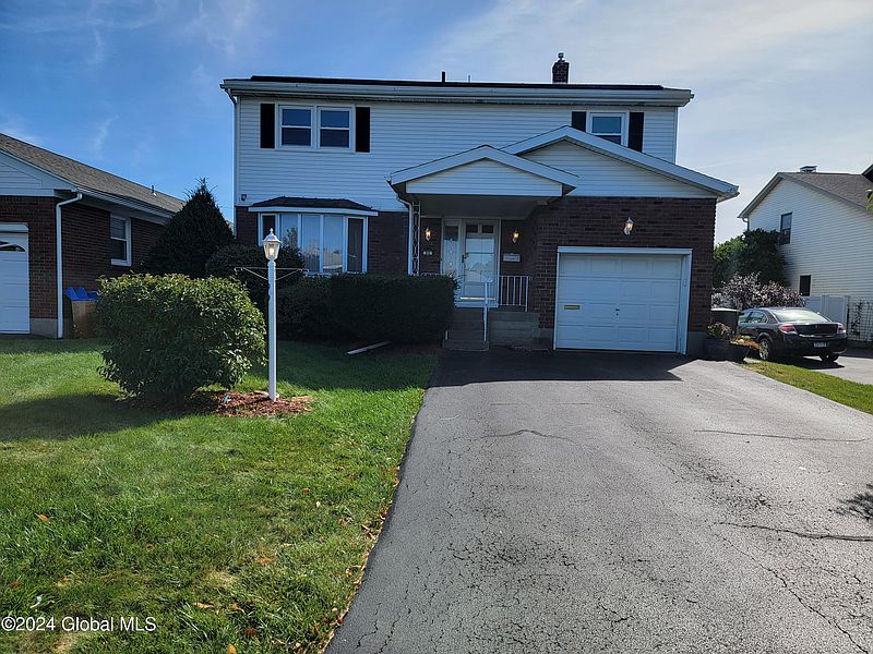 2nd image of 99 Rose Court