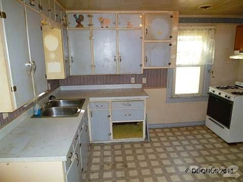 2nd image of 108 6th Ave NW