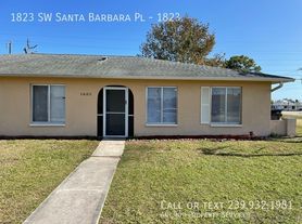1823 SW Santa Barbara Pl, Cape Coral, FL