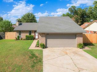 137 Westbury Rd, Ponca City, OK 74601