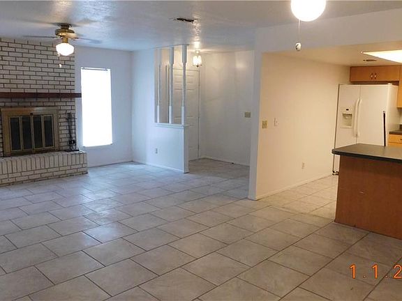 4th image of 2421 Oak Run Blvd