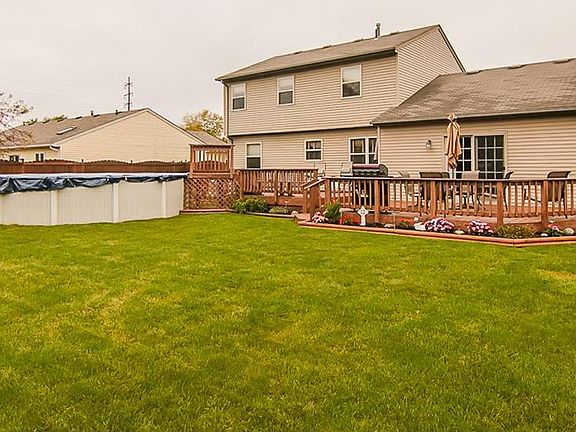 3rd image of 525 Hampton Dr