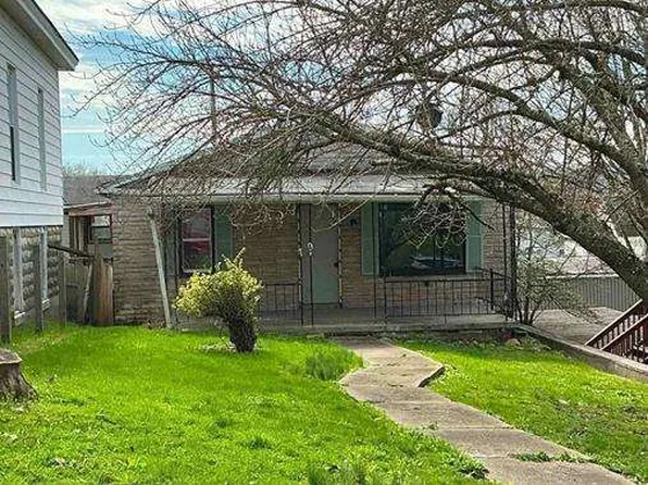 79 Mahlon St, Shinnston, WV 26431