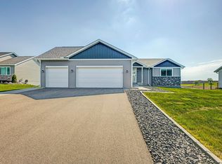 713 Deer Trl, Montgomery, MN 56069