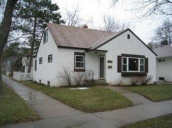 3rd image of 1140 Desoto St