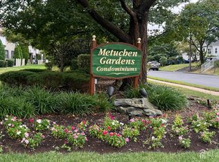 30-10 Prospect St, Metuchen, NJ 08840