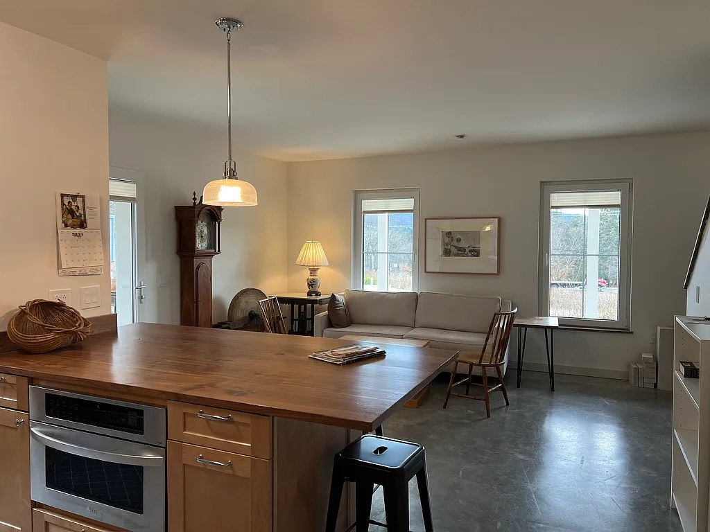 2 bed, 1200 sqft, $3,500 — Photo 3