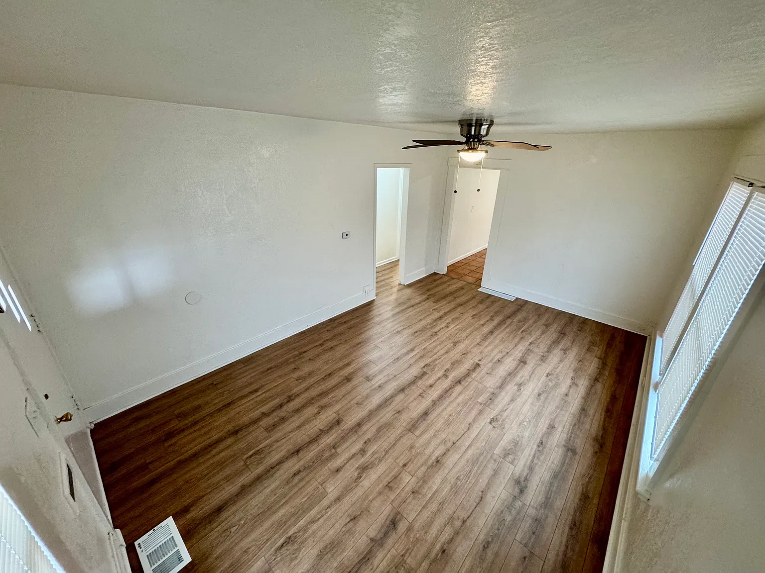 3 bed, 1000 sqft, $2,095 — Photo 4
