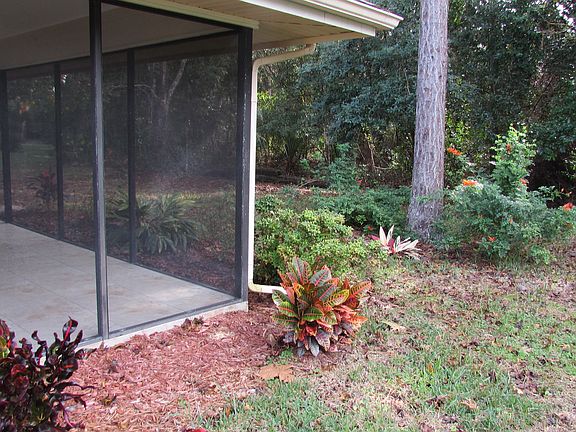 private lanai & greenbelt