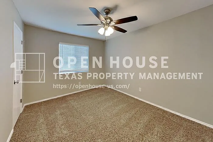 1016 Silver Spur Ln — Photo 15