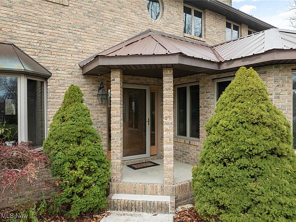 5th image of 48837 Hillcrest Dr