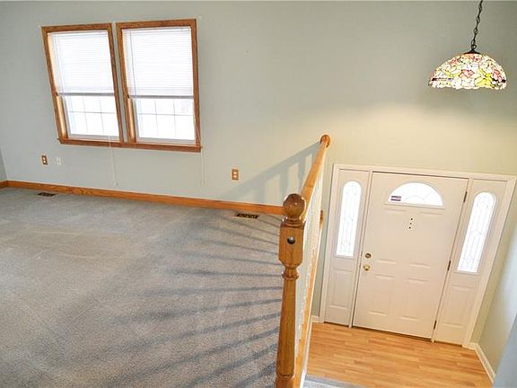 4th image of 109 Glacier Dr