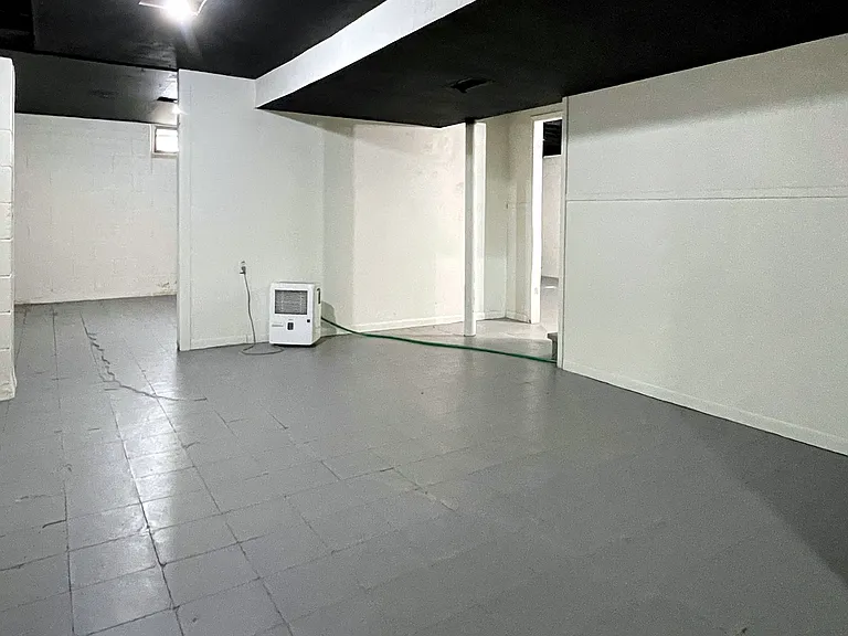 7318 Rosewood St — Photo 32