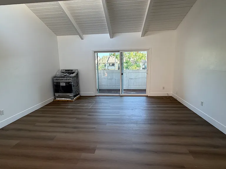 10331 Lindley Ave #209 — Photo 9