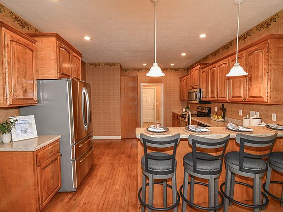 2nd image of 107 W Doral Ct