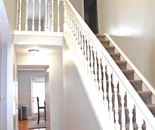 2nd image of 607 Shingle Oak Ct