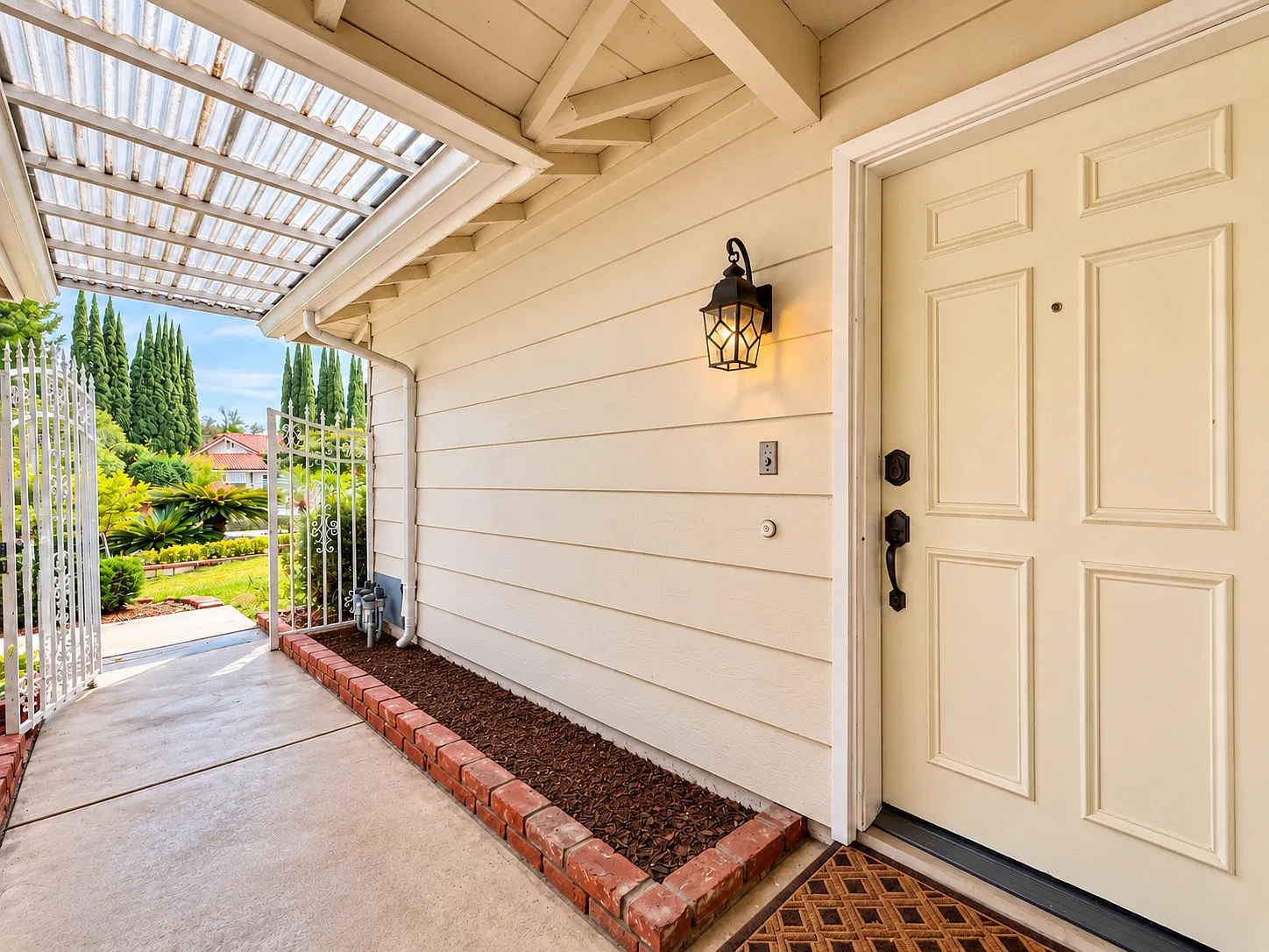 4 bed, 2002 sqft, $4,250 — Photo 3