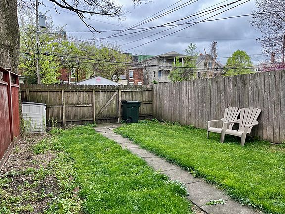 3rd image of 315 W Hubbard Ave