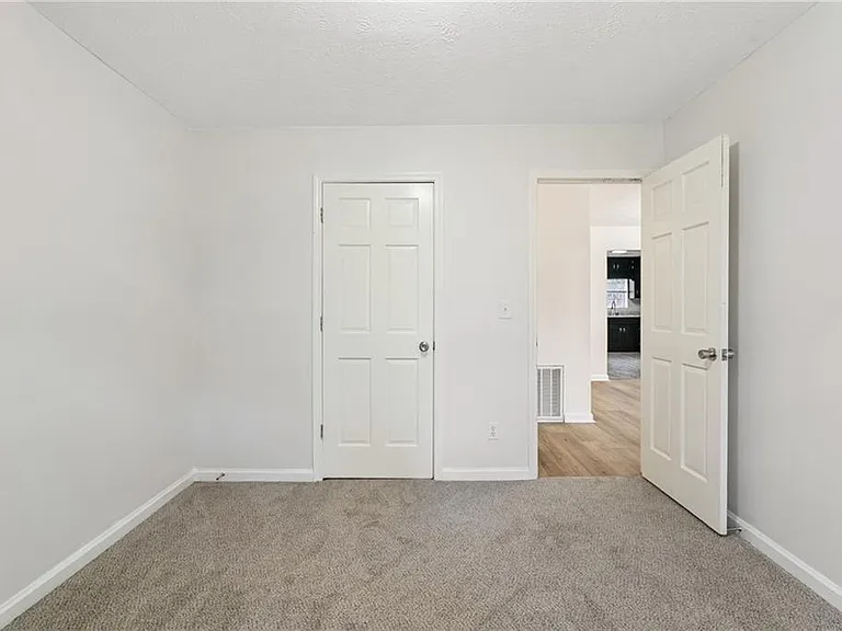 6290 Love St #B — Photo 12