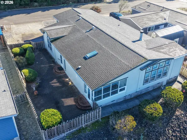 752 Denise Pl, Coos Bay, OR 97420