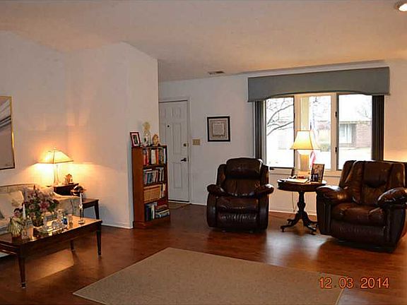 3rd image of 7431 Castleton Farms North Dr
