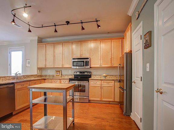 5th image of 801 Pleasant Dr APT 10