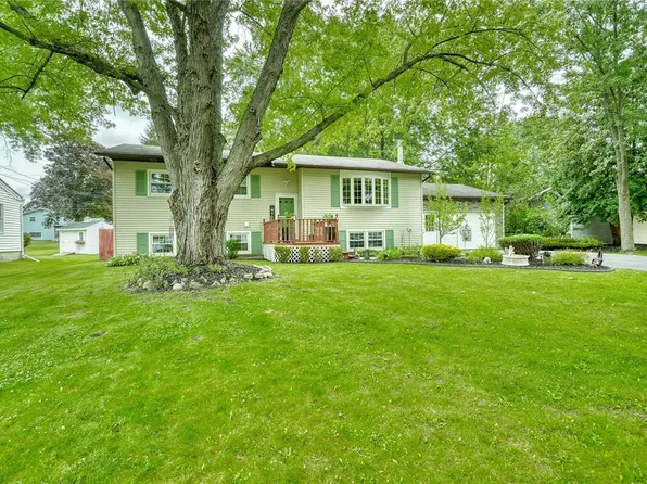 24 Evergreen Dr, Rochester, NY 14624